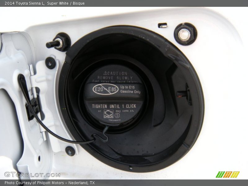 Super White / Bisque 2014 Toyota Sienna L