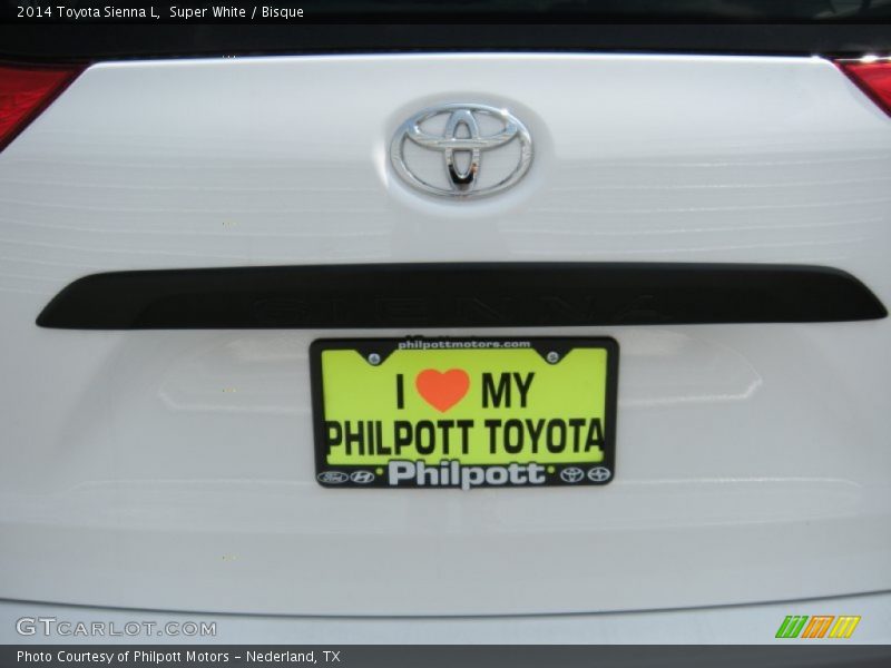 Super White / Bisque 2014 Toyota Sienna L