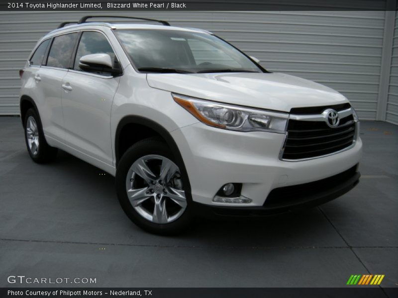 Front 3/4 View of 2014 Highlander Limited