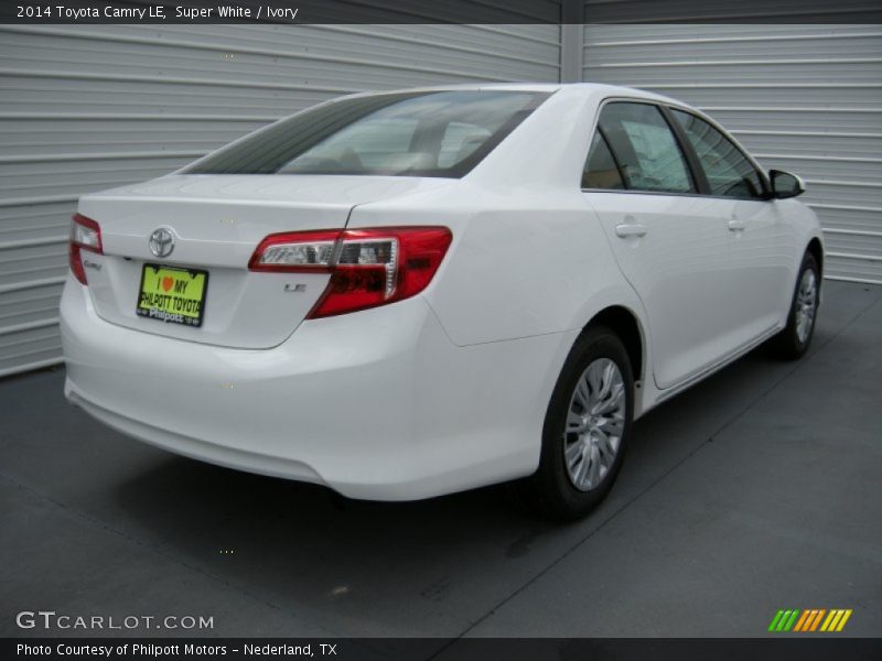 Super White / Ivory 2014 Toyota Camry LE