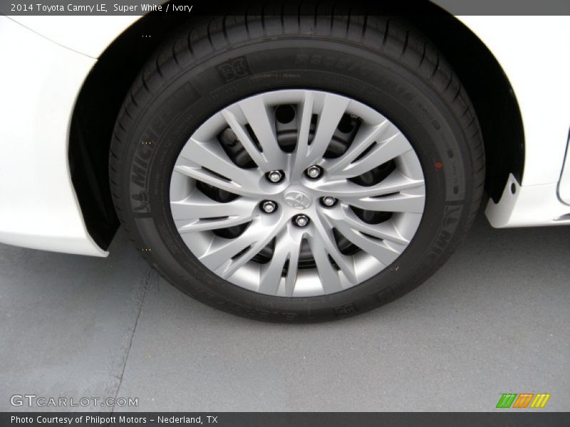 Super White / Ivory 2014 Toyota Camry LE