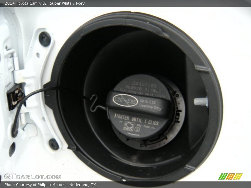 Super White / Ivory 2014 Toyota Camry LE