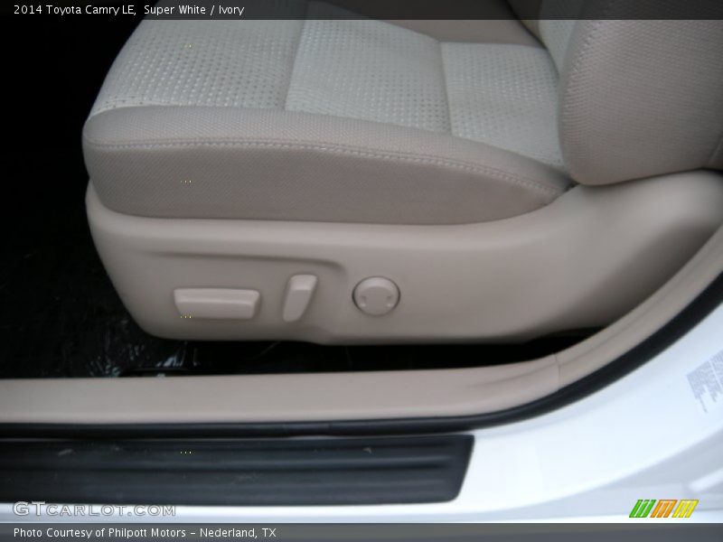 Super White / Ivory 2014 Toyota Camry LE