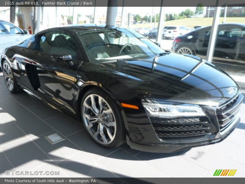 Front 3/4 View of 2015 R8 V10