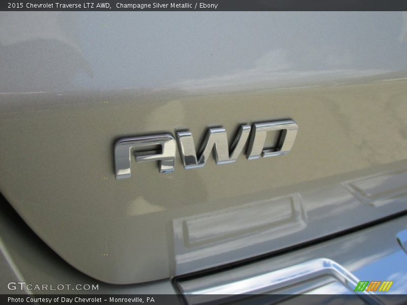 Champagne Silver Metallic / Ebony 2015 Chevrolet Traverse LTZ AWD