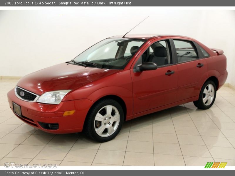 Front 3/4 View of 2005 Focus ZX4 S Sedan