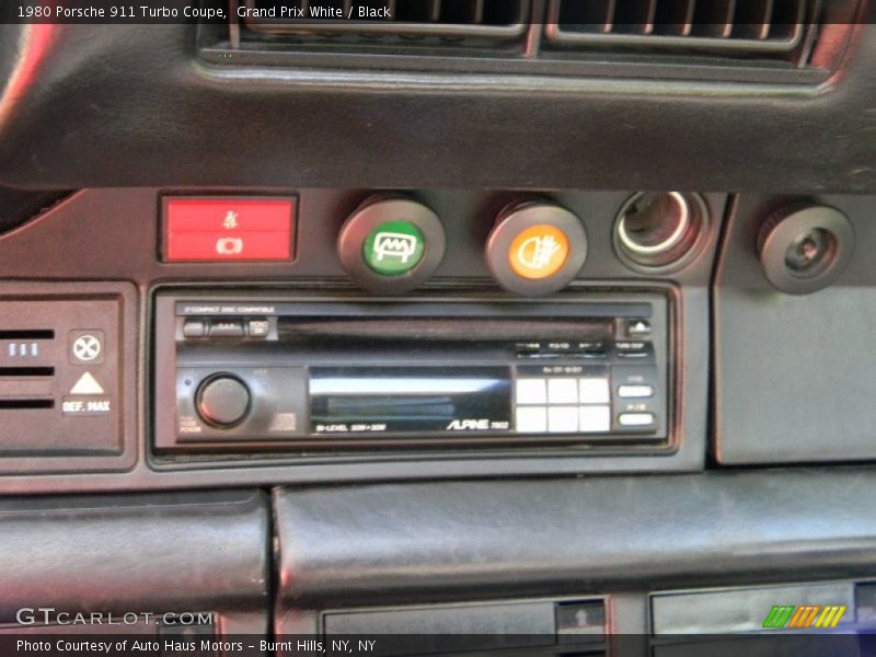 Controls of 1980 911 Turbo Coupe