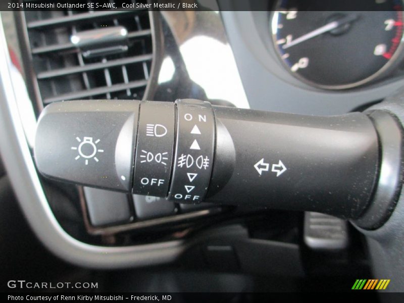 Cool Silver Metallic / Black 2014 Mitsubishi Outlander SE S-AWC
