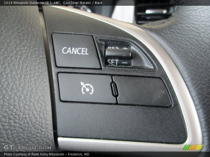 Cool Silver Metallic / Black 2014 Mitsubishi Outlander SE S-AWC