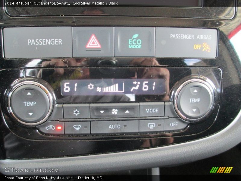 Cool Silver Metallic / Black 2014 Mitsubishi Outlander SE S-AWC