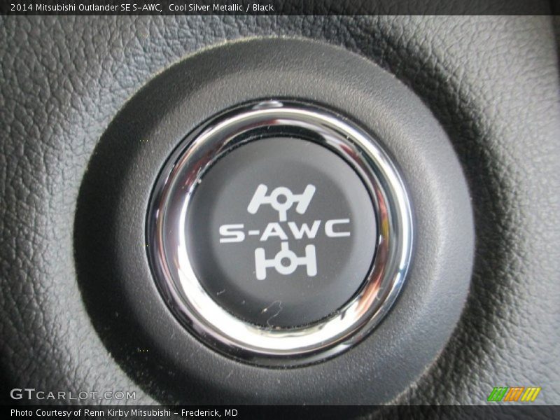 Cool Silver Metallic / Black 2014 Mitsubishi Outlander SE S-AWC