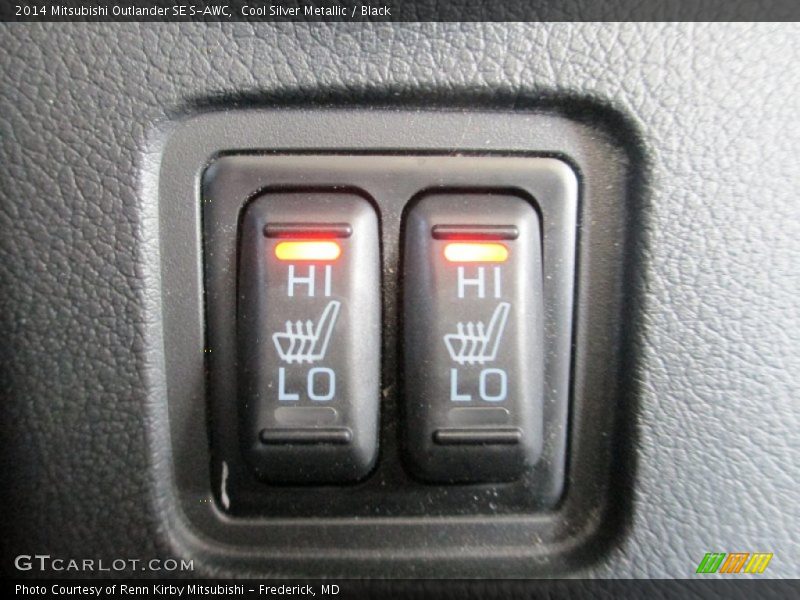 Cool Silver Metallic / Black 2014 Mitsubishi Outlander SE S-AWC