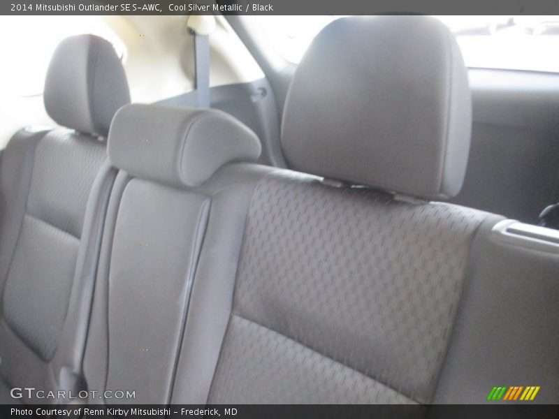 Cool Silver Metallic / Black 2014 Mitsubishi Outlander SE S-AWC