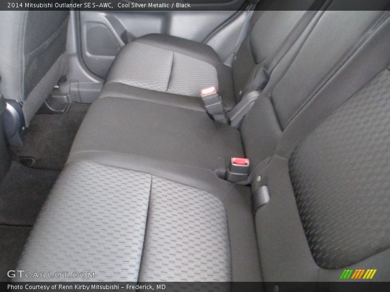 Cool Silver Metallic / Black 2014 Mitsubishi Outlander SE S-AWC