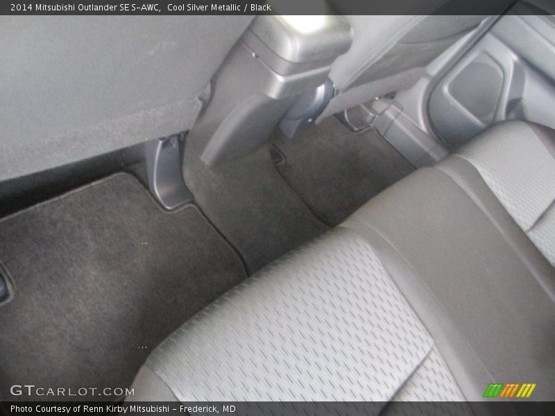 Cool Silver Metallic / Black 2014 Mitsubishi Outlander SE S-AWC