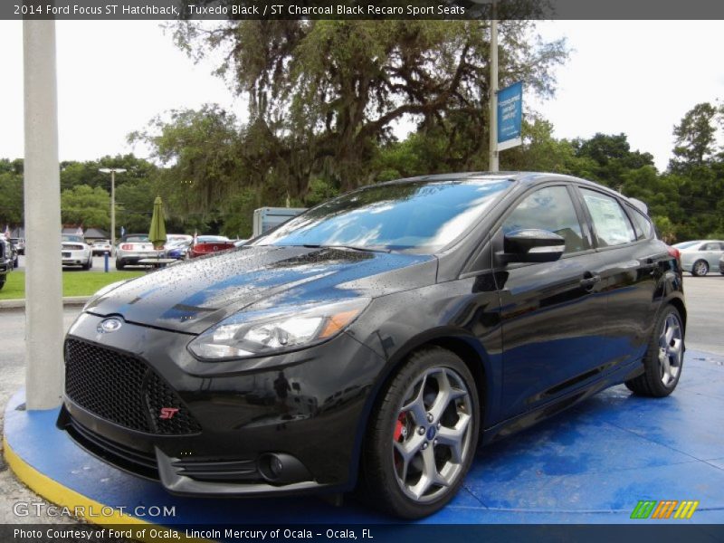 Front 3/4 View of 2014 Focus ST Hatchback