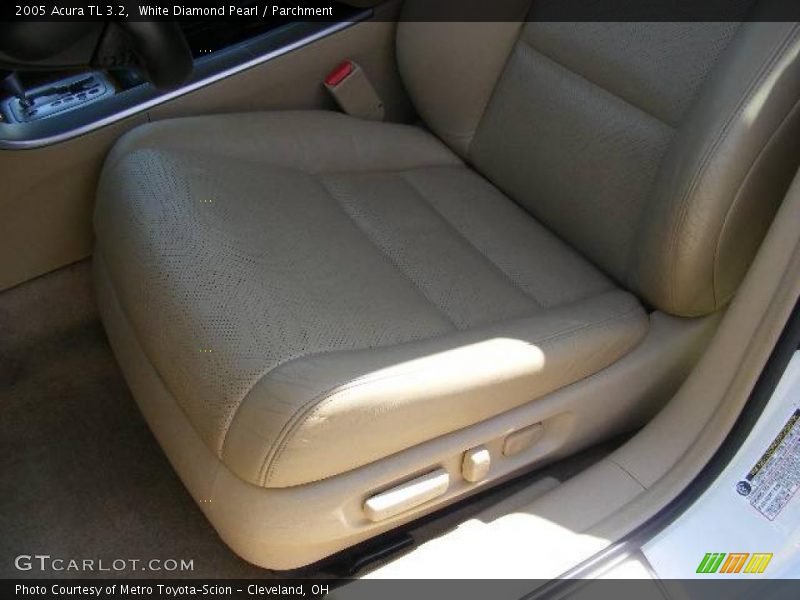 White Diamond Pearl / Parchment 2005 Acura TL 3.2