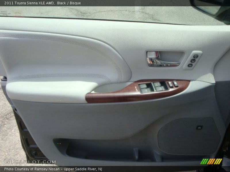 Black / Bisque 2011 Toyota Sienna XLE AWD