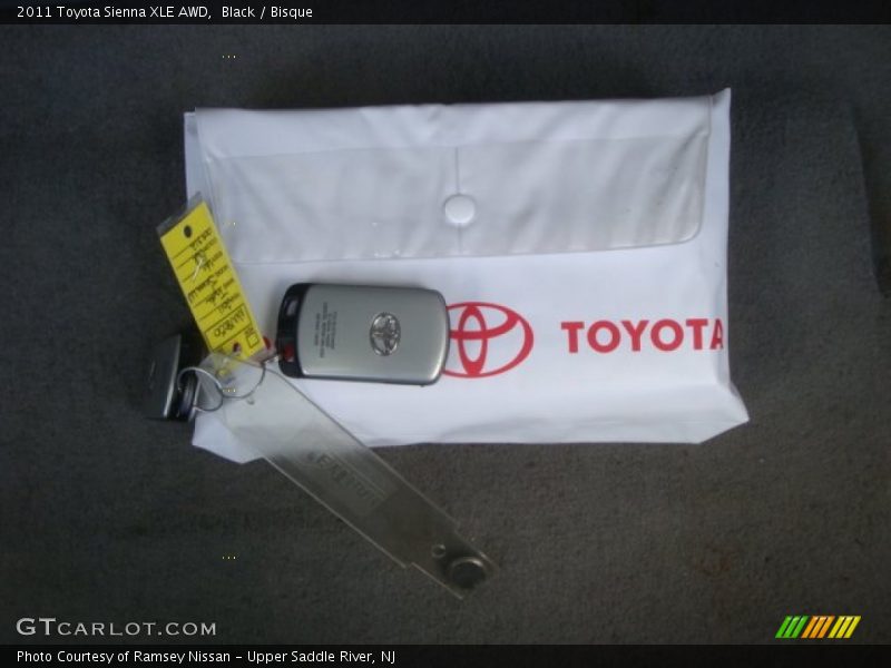 Black / Bisque 2011 Toyota Sienna XLE AWD