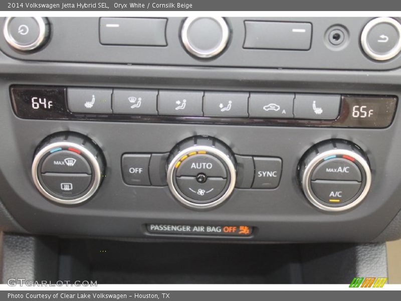 Controls of 2014 Jetta Hybrid SEL