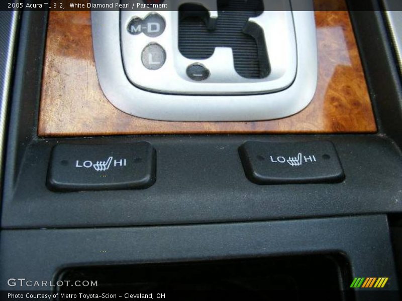 White Diamond Pearl / Parchment 2005 Acura TL 3.2