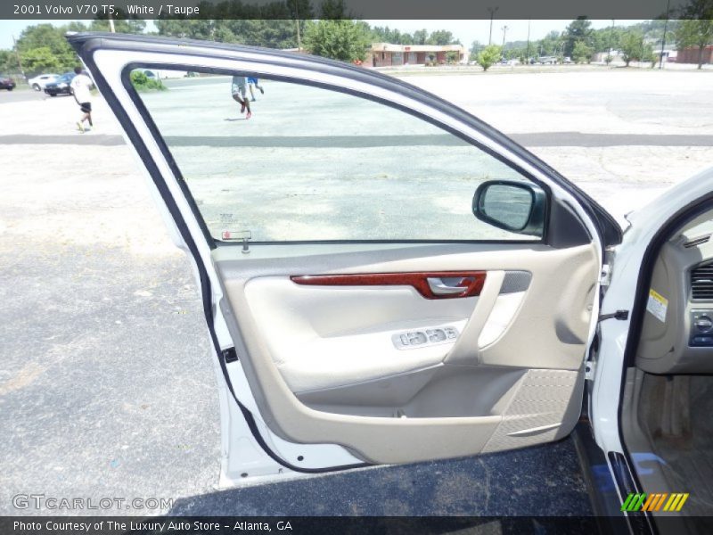 White / Taupe 2001 Volvo V70 T5