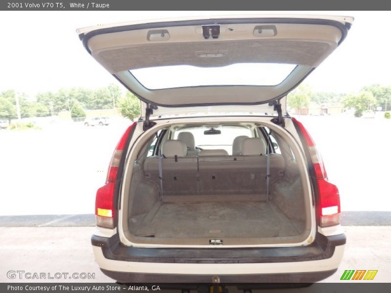 White / Taupe 2001 Volvo V70 T5