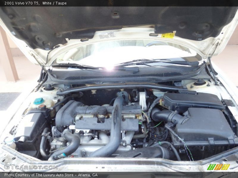 White / Taupe 2001 Volvo V70 T5