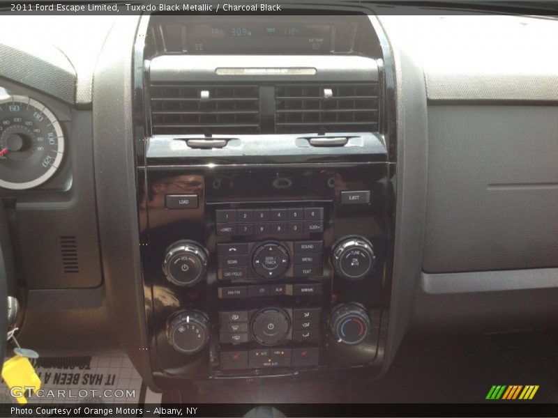 Tuxedo Black Metallic / Charcoal Black 2011 Ford Escape Limited