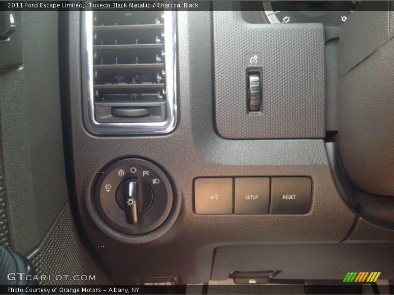 Tuxedo Black Metallic / Charcoal Black 2011 Ford Escape Limited