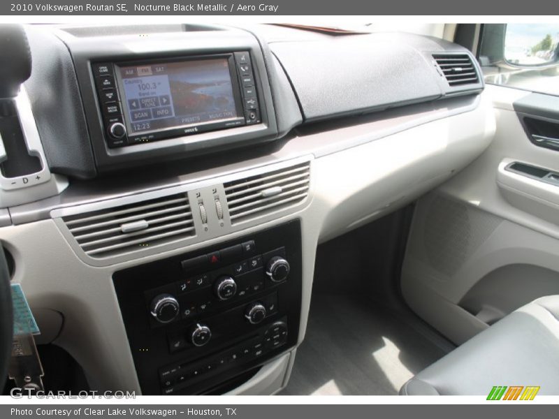 Nocturne Black Metallic / Aero Gray 2010 Volkswagen Routan SE