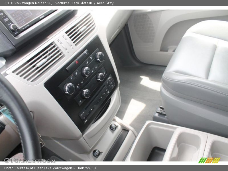 Nocturne Black Metallic / Aero Gray 2010 Volkswagen Routan SE