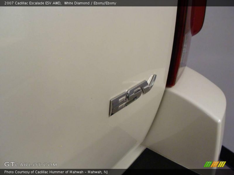 White Diamond / Ebony/Ebony 2007 Cadillac Escalade ESV AWD