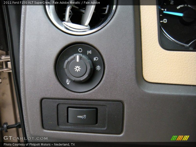 Pale Adobe Metallic / Pale Adobe 2011 Ford F150 XLT SuperCrew