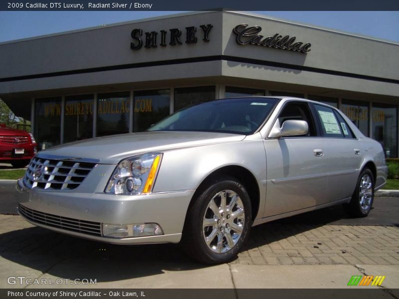 Radiant Silver / Ebony 2009 Cadillac DTS Luxury