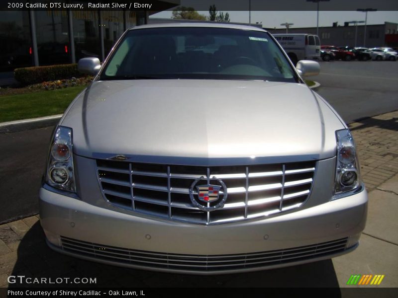 Radiant Silver / Ebony 2009 Cadillac DTS Luxury