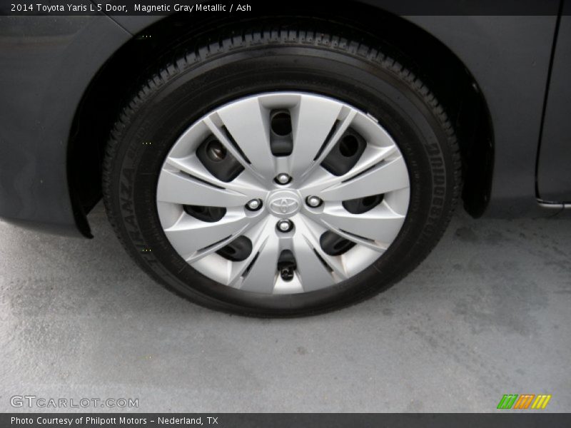 Magnetic Gray Metallic / Ash 2014 Toyota Yaris L 5 Door