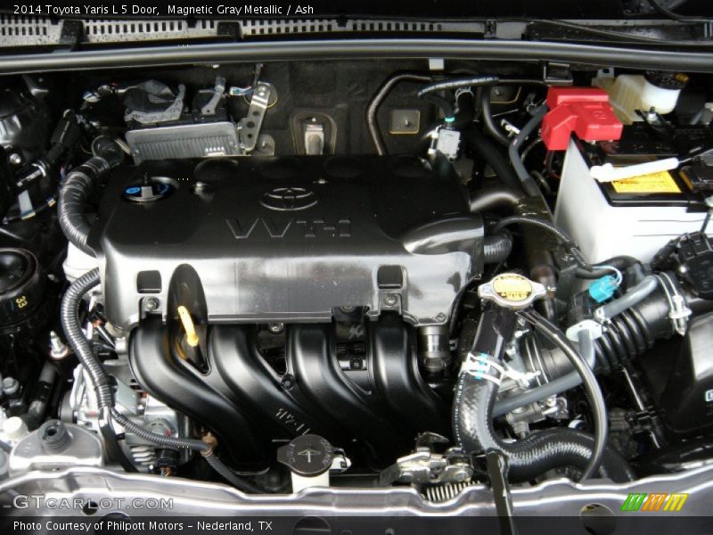 Magnetic Gray Metallic / Ash 2014 Toyota Yaris L 5 Door