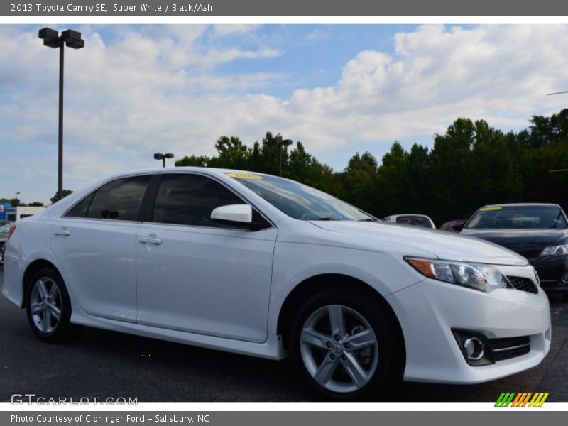 Super White / Black/Ash 2013 Toyota Camry SE