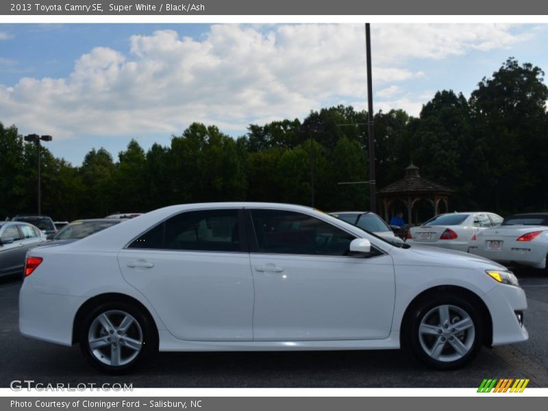 Super White / Black/Ash 2013 Toyota Camry SE