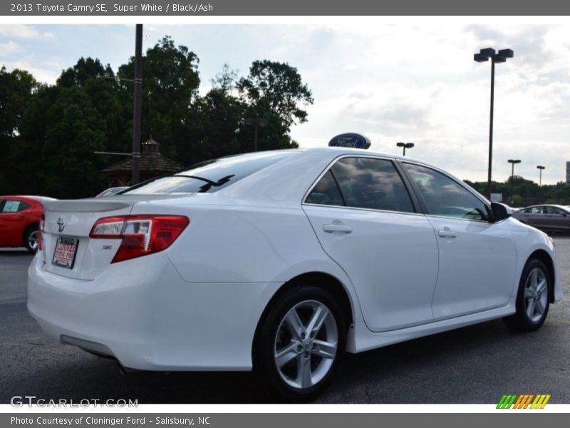 Super White / Black/Ash 2013 Toyota Camry SE