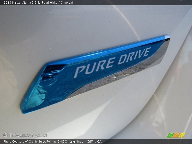 Pearl White / Charcoal 2013 Nissan Altima 2.5 S