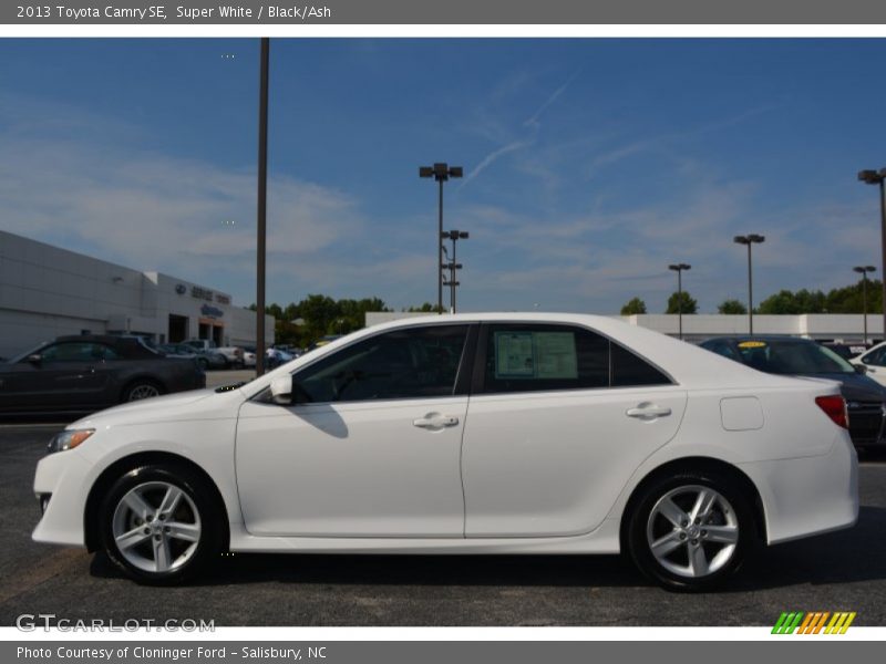 Super White / Black/Ash 2013 Toyota Camry SE