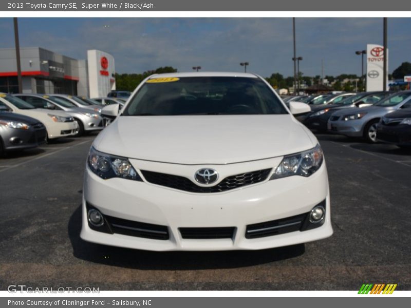 Super White / Black/Ash 2013 Toyota Camry SE