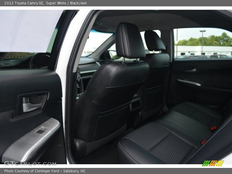 Super White / Black/Ash 2013 Toyota Camry SE