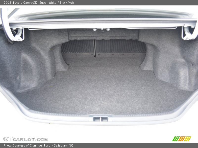 Super White / Black/Ash 2013 Toyota Camry SE
