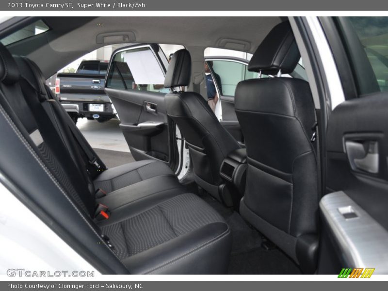 Super White / Black/Ash 2013 Toyota Camry SE