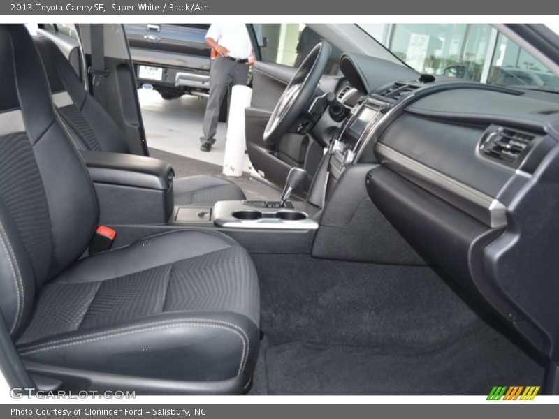 Super White / Black/Ash 2013 Toyota Camry SE