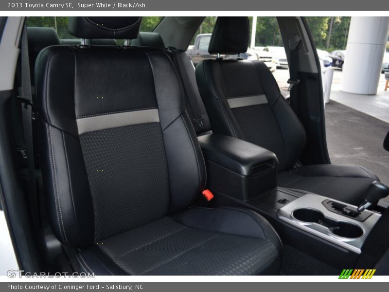 Super White / Black/Ash 2013 Toyota Camry SE