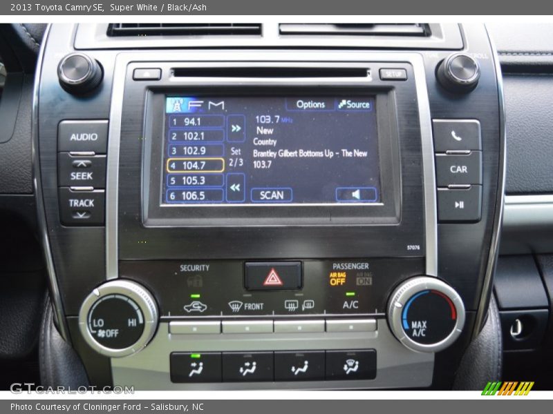Super White / Black/Ash 2013 Toyota Camry SE